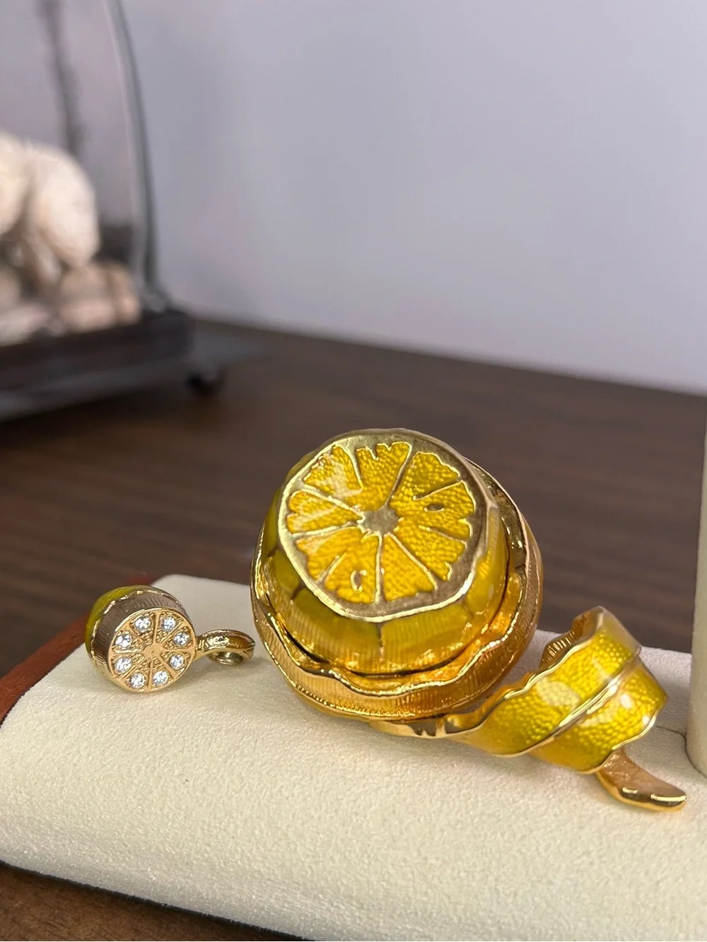 Edgar Berebi Lemon Enamel Trinket Box w/ Matching Charm Citrus Rare Collectible - Picture 3 of 16